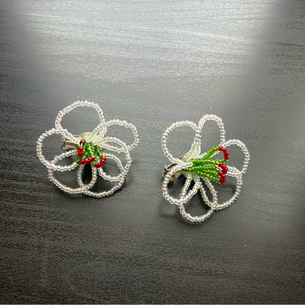 Handmade beaded clip-on earrings from 1concept